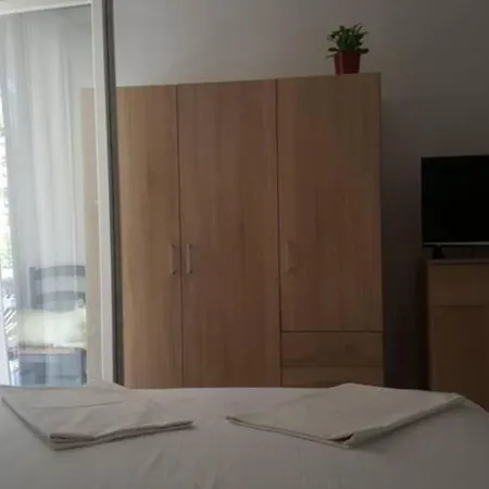 Ispod Smokve * Pirovac